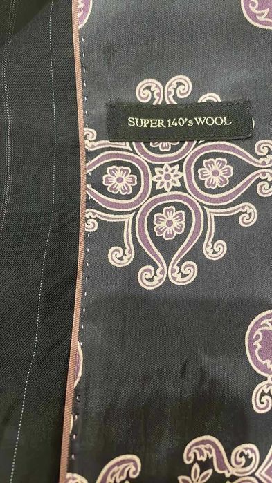 Класически бизнес костюм Massimo Dutti, студена вълна