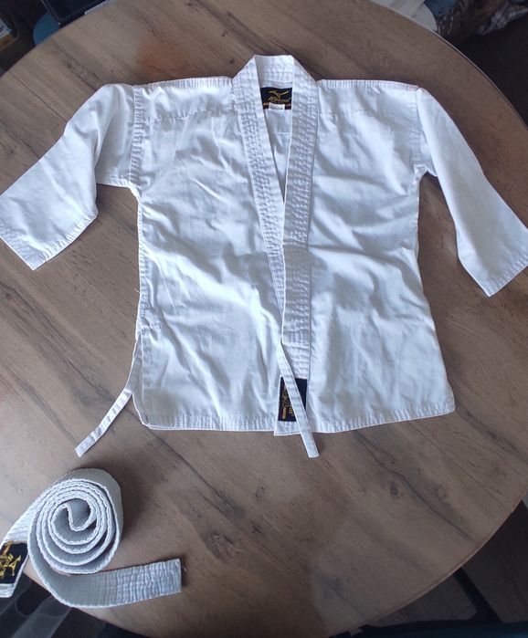 Продам кимано. В отличном состоянии.
