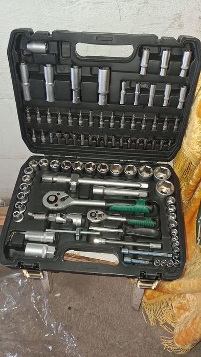 Продам новый набор ключей