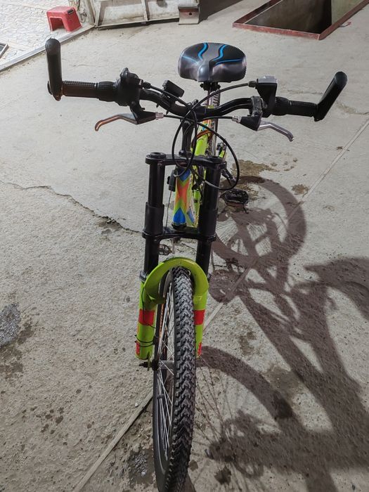 Велосипед горный 2 амортизатора по центру1 и на руле компания OLYMPIA