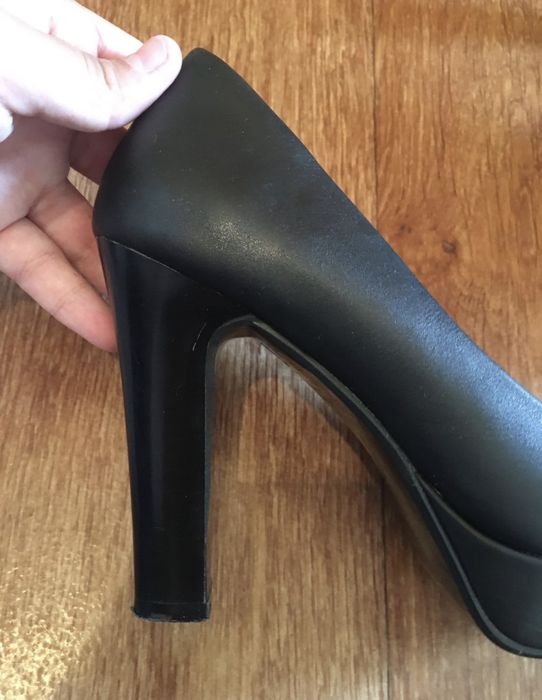 Черные классические туфли