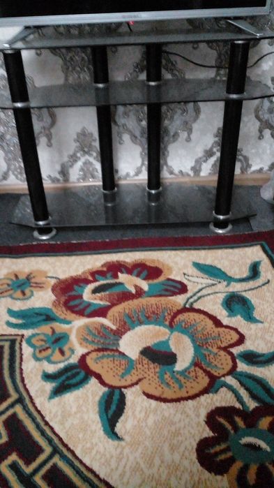 Срочно Телевизор и подставка сотилади.