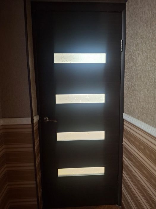 Продам двери  цена 5000