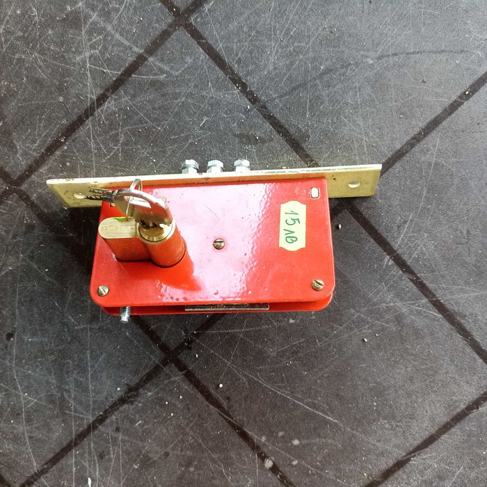 Продавам Секретна брава с патрон/3кл/Декаба-28лв НОВО