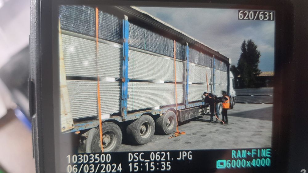 Panouri termoizolante și case pe structura metalică