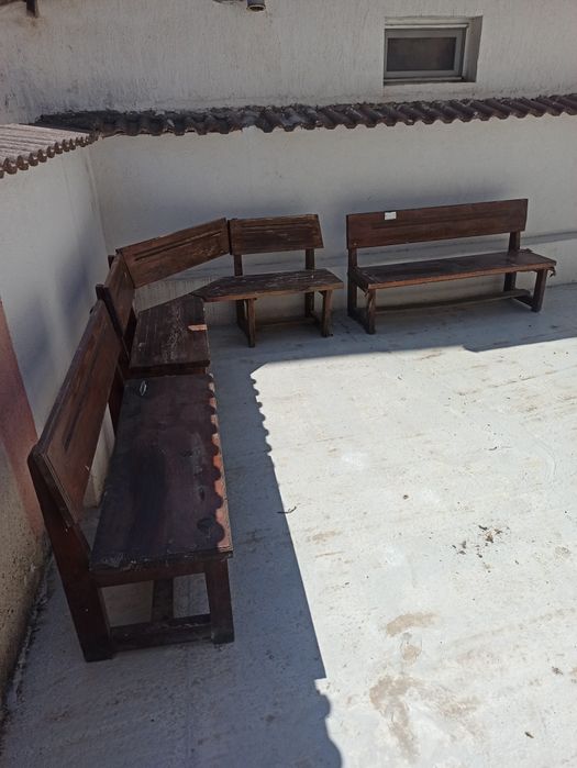 Дървени пейки два вида