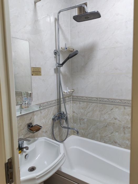 Продаю 2/1/5 Юнусабад 17  с ремонтом, огород, подвал, парковка.