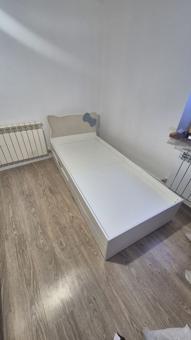 Продам детскую кровать без матраса.