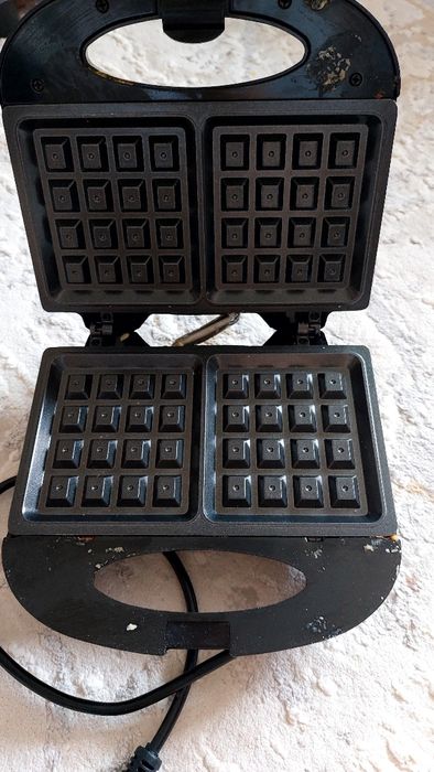 Продам. Вафельница .