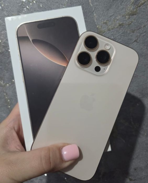 ПРОДАМ IPhone 16pro gold
