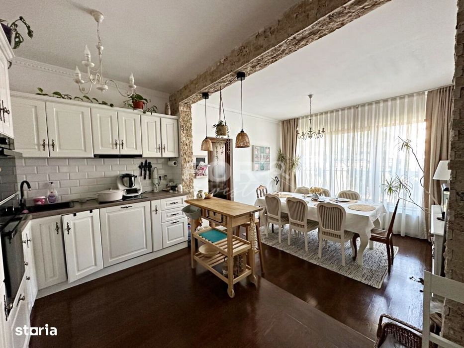Vilă elegantă cu 6 camere de vânzare în zona Nufarul Oradea