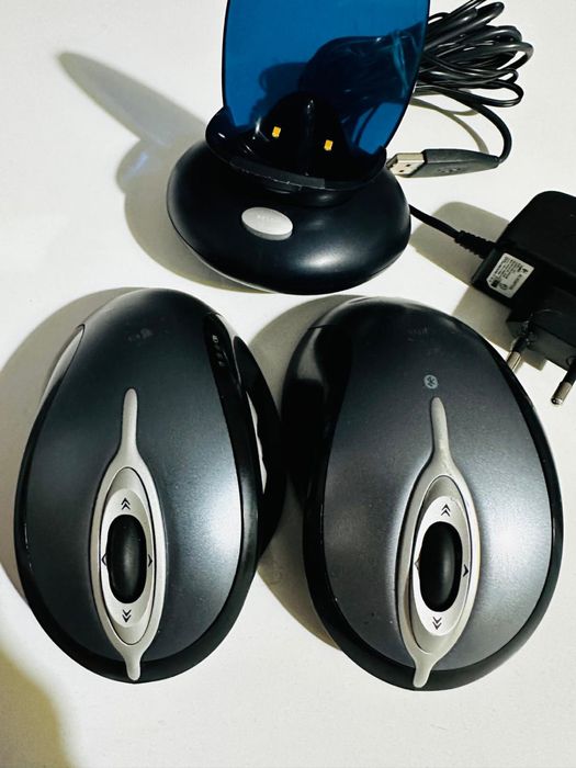 Se vand 2 mouse-uri Logitech