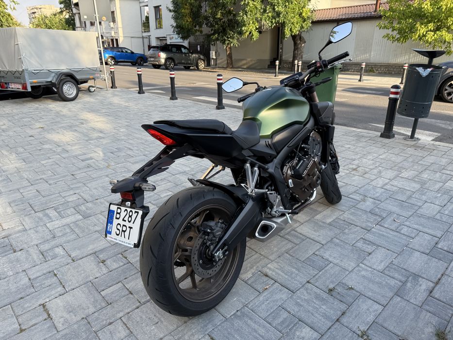 Honda CB650R e-Clutch 2024 – ca nouă, doar 4.240 km
