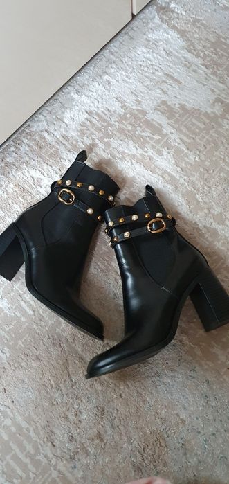 Botine damă Zara cu inserții aurii