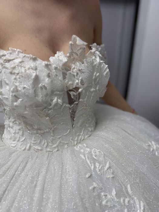 Vand rochie de mireasa