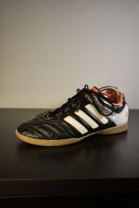 Adidas 41/42. Mizuno 36. футболни обувки, като нови