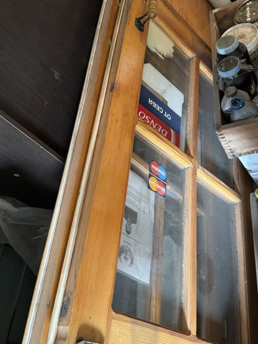 Двери деревянные двустворчатые ( для магазина и офиса)