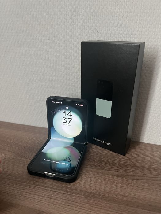 Продаётся Samsung Galaxy Z Flip5 256 ГБ