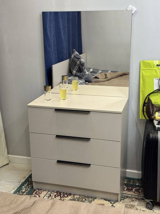 Продается комод с зеркалом