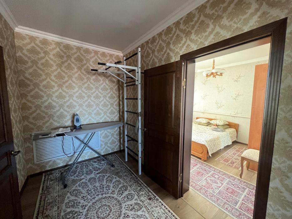 двухэтажный дом в центре города