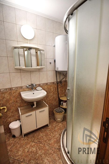 Дава се под наем Тристаен апартамент в Бургас, Център - 80 кв.м за 561 € - Снимка #9