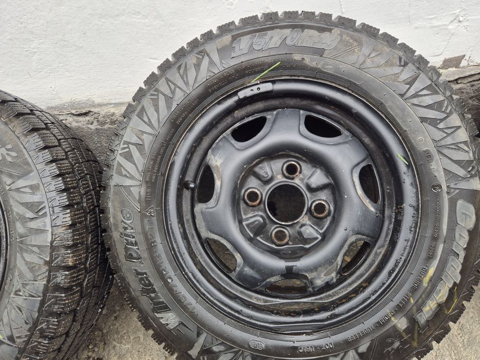 Продам комплект зимних шин Cordiant