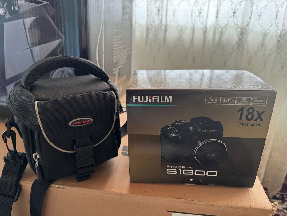 Фотоаппарат Fujifilm FinePix S1800 в отличном состоянии / как новое