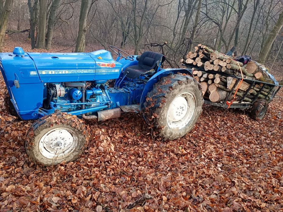 Ford în 3 cilindri 50 cp fără gaze pornește ușor cauciucuri bune