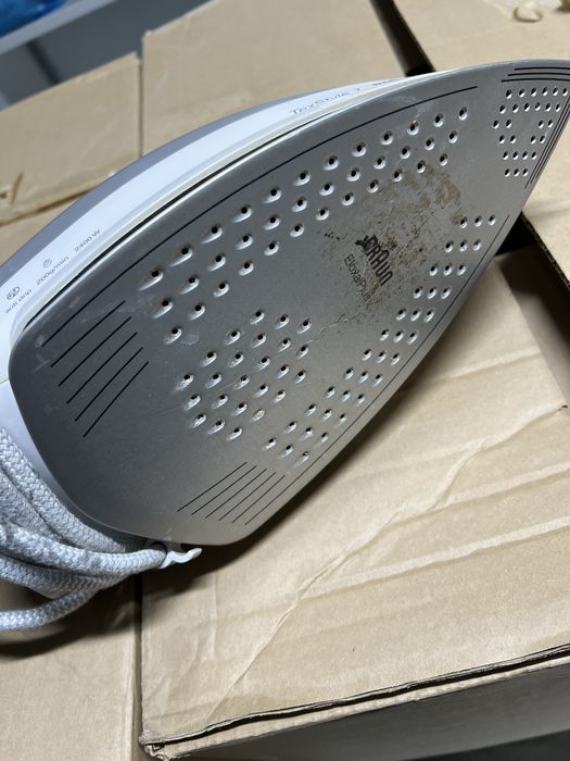 Утюг Braun в рабочем состоянии
