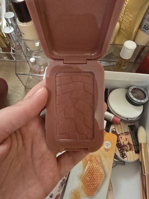 40лв Кутия пълна с продукти Nyx Revolution Catrice The balm