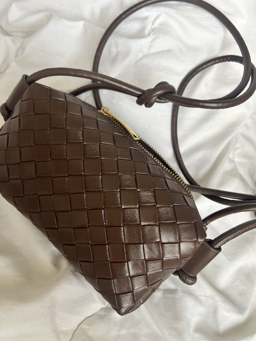 кафяви чанти по модел на Bottega Veneta