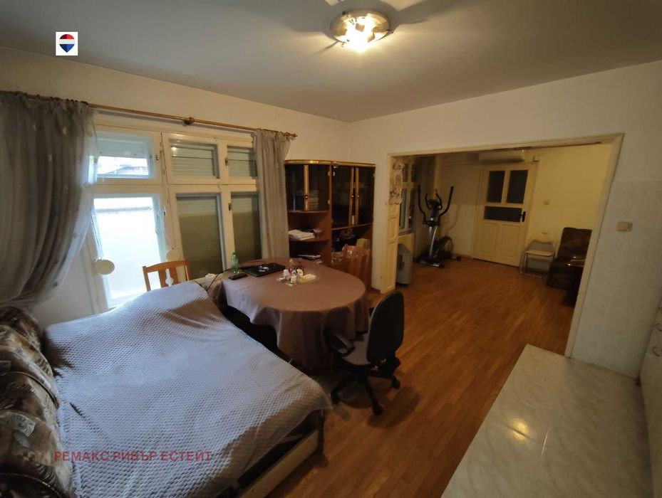 Тристаен апартамент с паркомясто за продажба кв. Хъшове