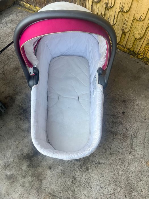 Vand cărucioare pentru copii