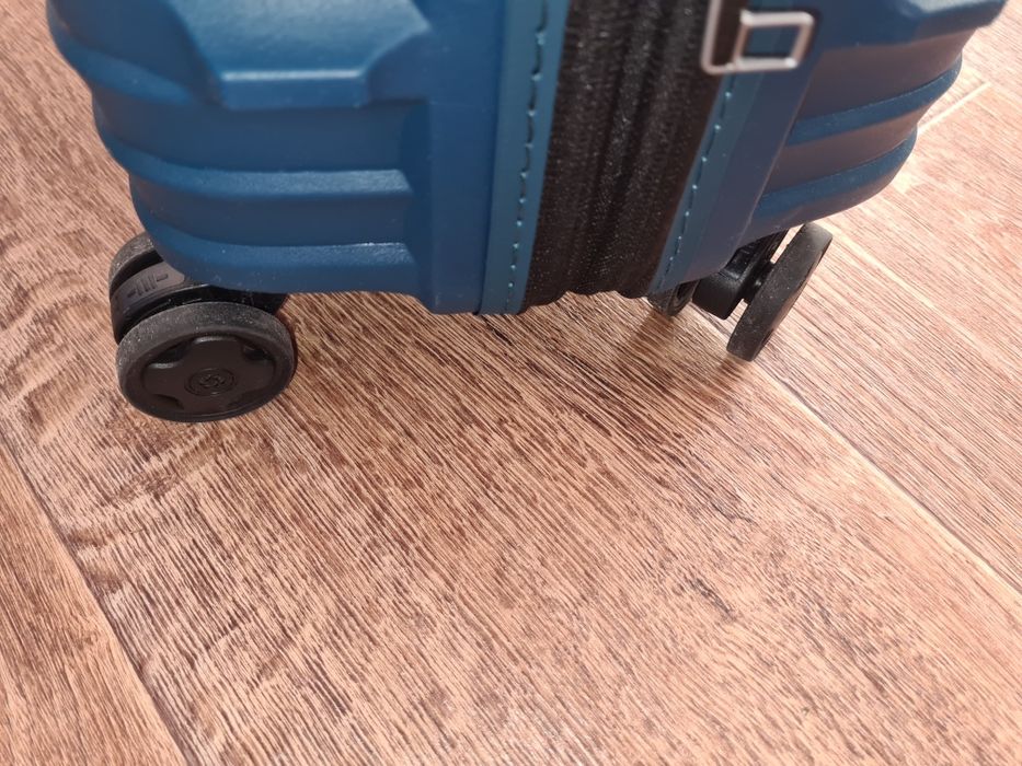 Чемодан новый Самсонит!