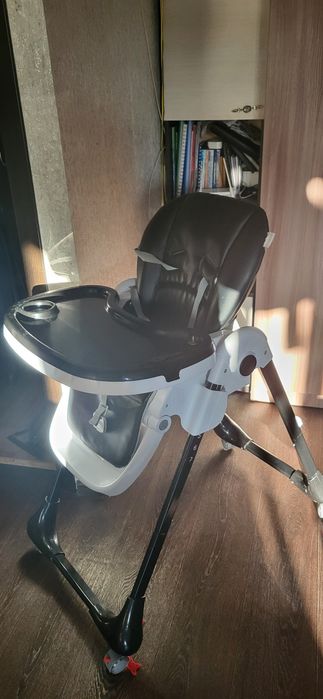 Детский стульчик для кормления и игр.
