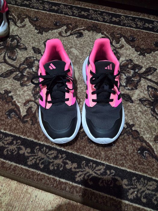 Продавам маратонки Adidas