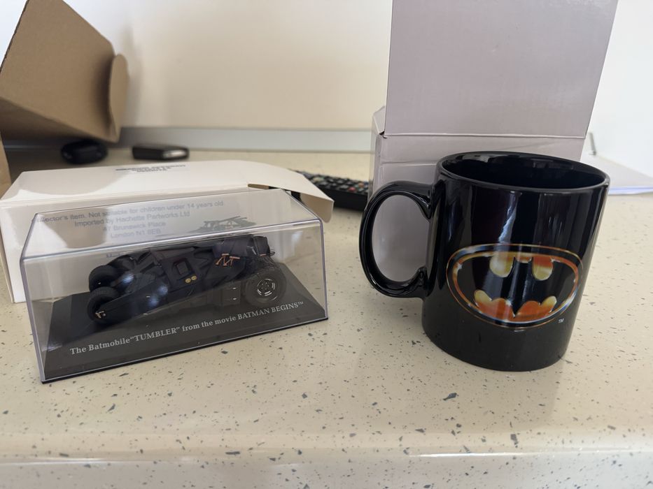 Macheta 1:43 Tumbler “the batmobile” si cana Batman Deagostini