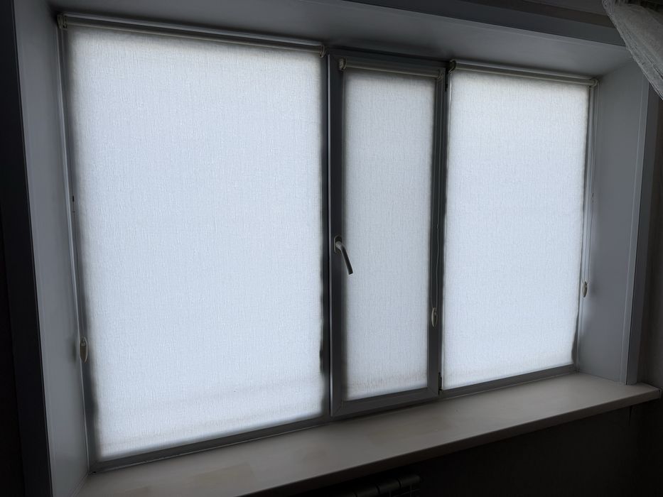 Продам ролл-шторы б/у в хорошем состоянии. Торг.