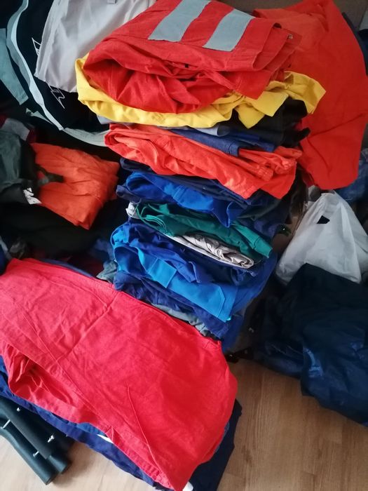 Vând salopete noi, f ieftin