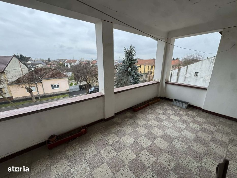 Apartament in asociatie 3 camere + garaj , zona Piata Mica