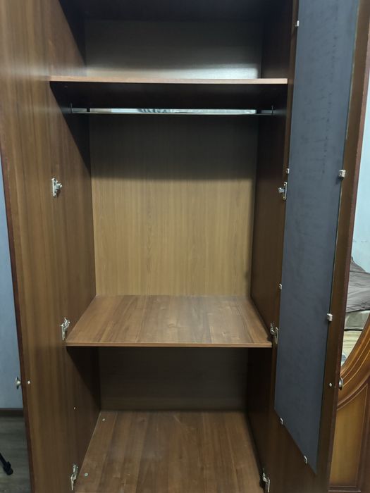 Продам спальный гарнитур.