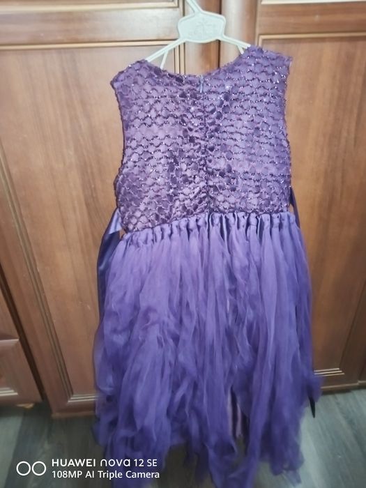Платье для девочки. Красивое. От 6 до 8 лет