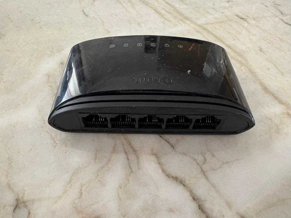 Switch D-Link DES-1005D, 1 Gbps