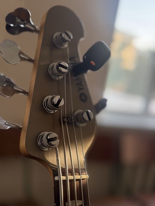 Yamaha bass gitara