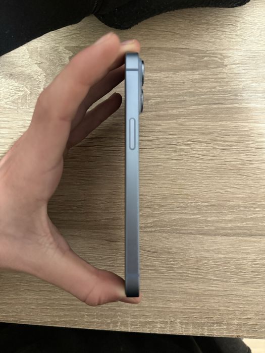 Продавам iphone 14 blue 128