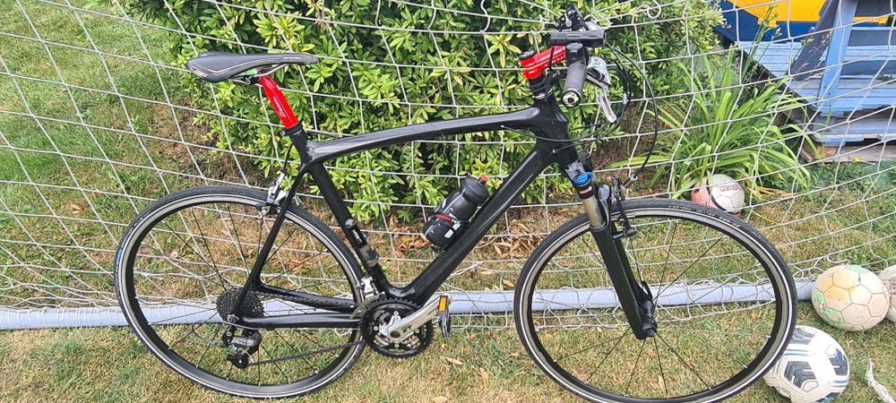 Vând cursiera full carbon