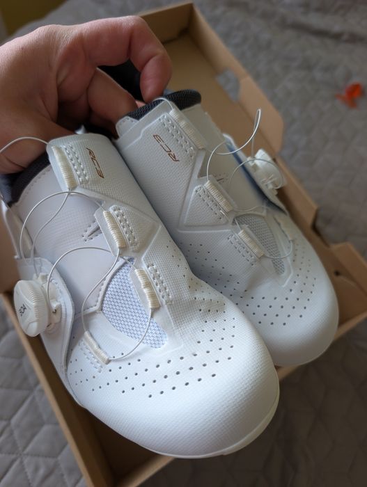 НОВИ! Обувки за колело Shimano с блокове за педали - 90€