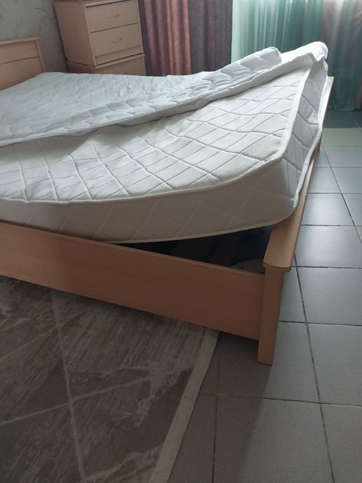 Продам  кровать двухспальную.