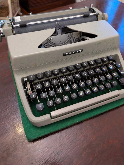 пишеща машина FACIT, латиница, qwerty клавиатура