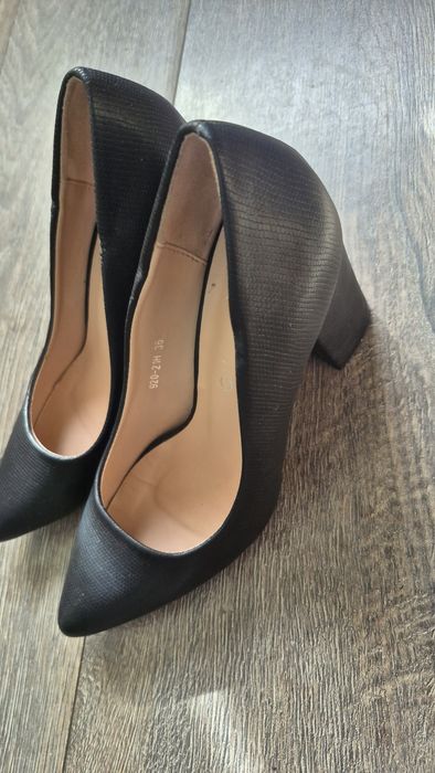 Pantofi cu toc eleganti